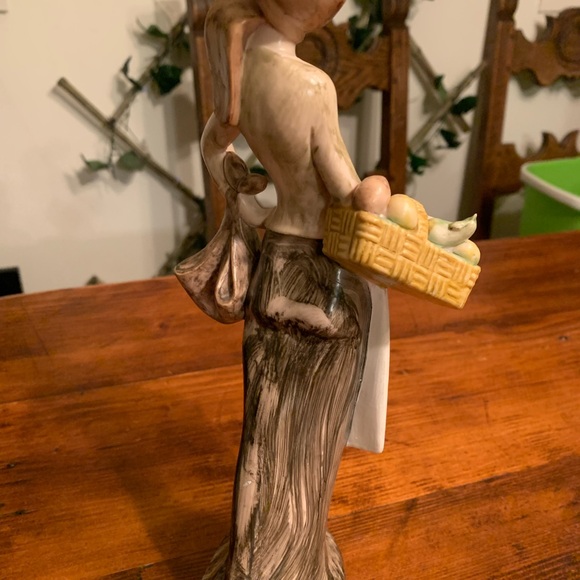 Fontanini 11" La statue woman basket imported Italy 2014 - Picture 4 of 12